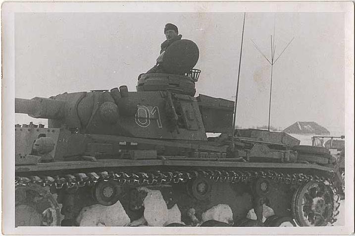 Pz.Bef.Wg. III Ausf.K (Fgst.Nr.70202) OST Pz.Gren.Div.GD Nr.01 {002}{a} Hyacinth Graf Strachwitz.jpg